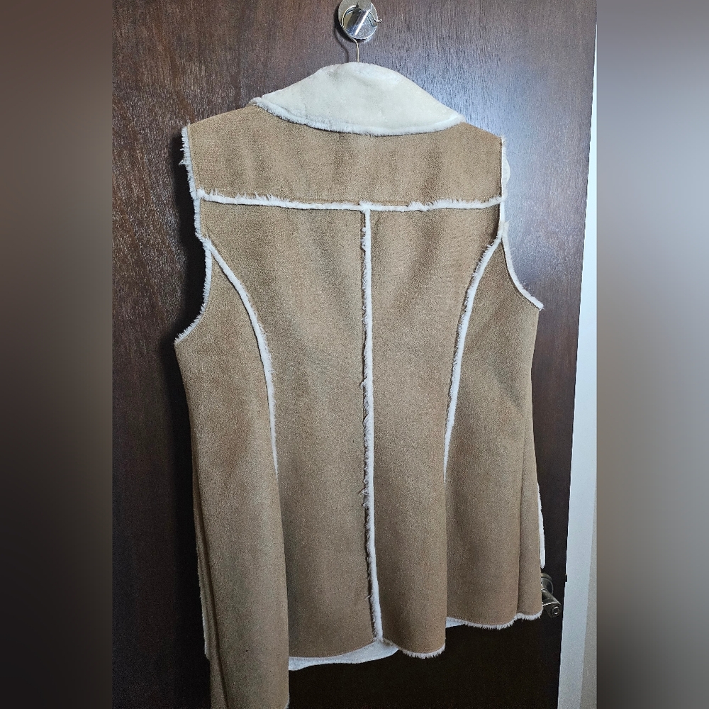 Susan Graver Faux Fur Vest - Picture 6 of 9